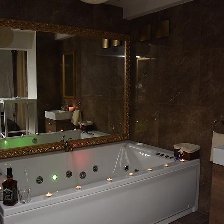 Central Business Apartments Jacuzzi Belgrado Kamer foto