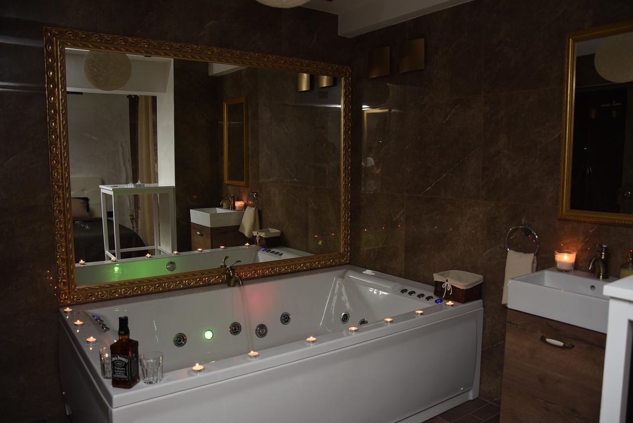 Central Business Apartments Jacuzzi Belgrado Kamer foto