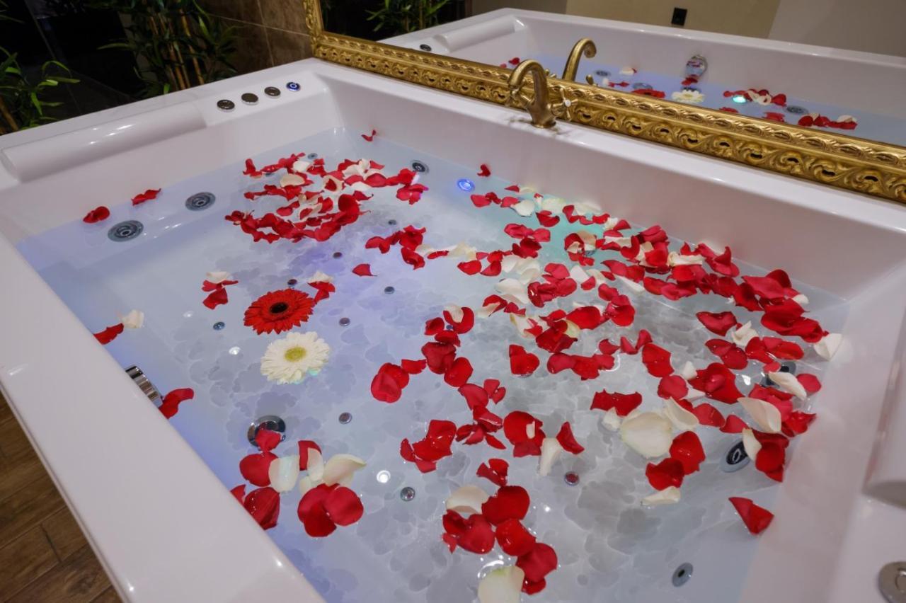 Central Business Apartments Jacuzzi Belgrado Buitenkant foto